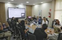 Foto colorida da sala de gestão do TRT-8 durante reunião do grupo de trabalho da COP 30.